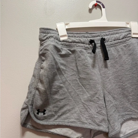 Women’s Under Armour Shorts - Picture 2 of 5
